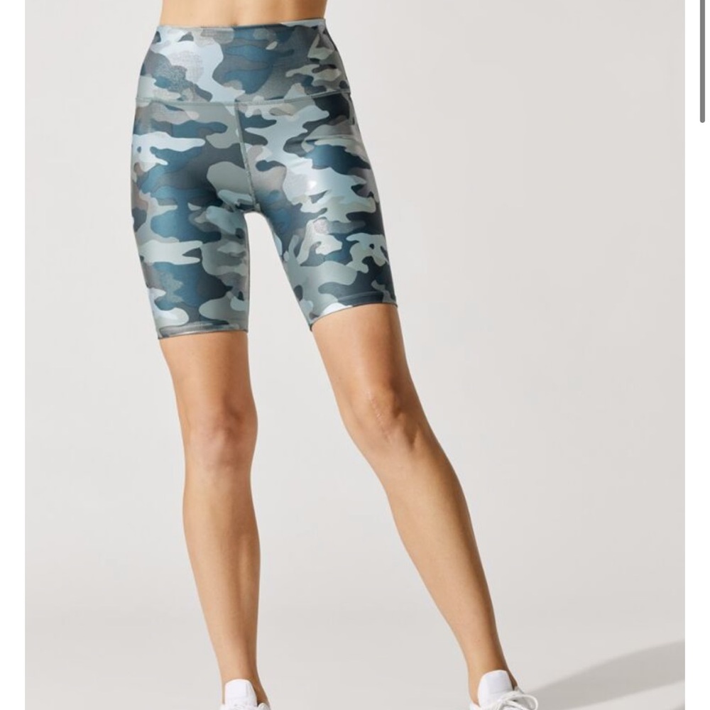 carbon38 metallic camo biker short